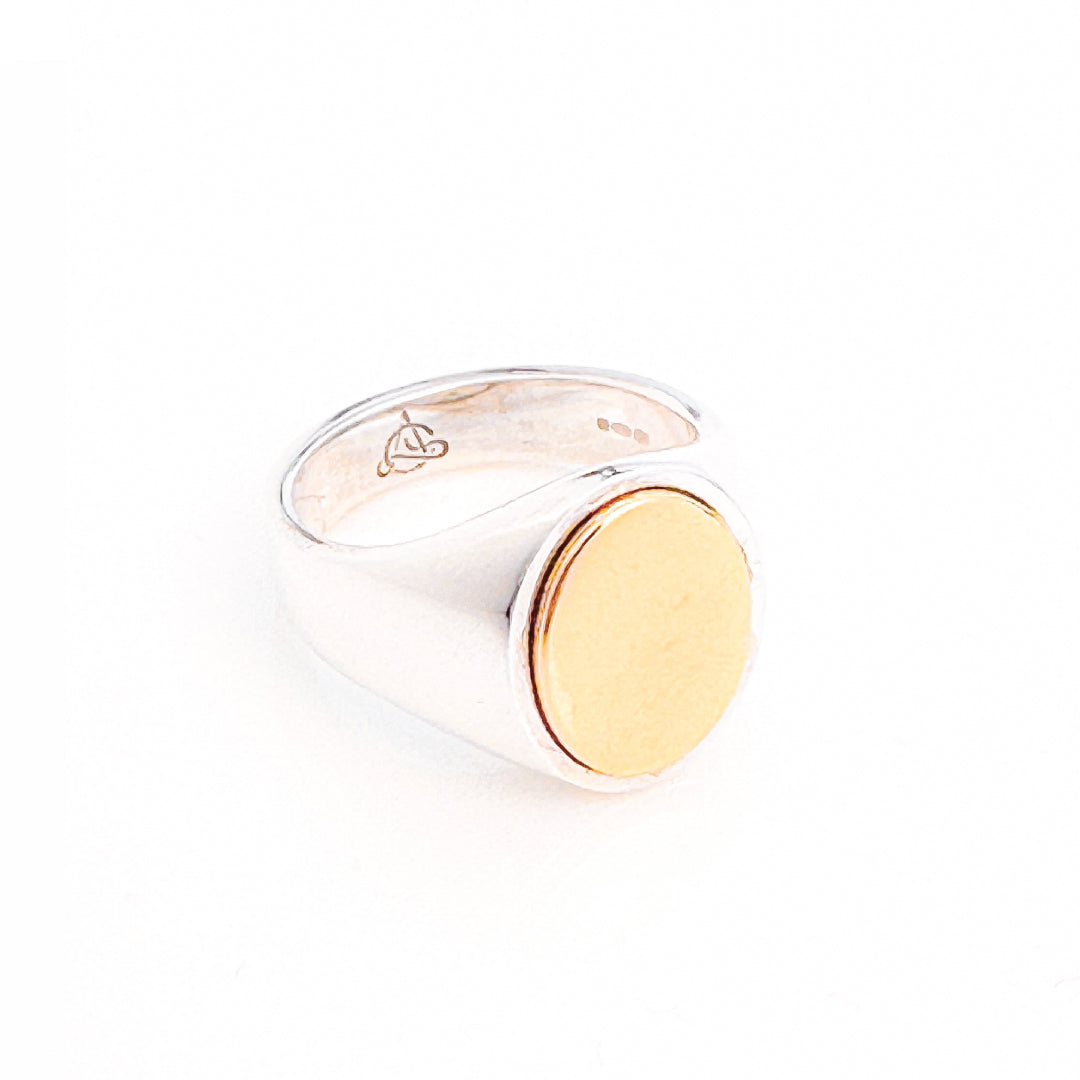 chained & able Contrast Plate Set Oval Signet RINGS