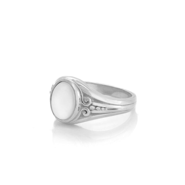 Mother Of Pearl Oval Detail Ring